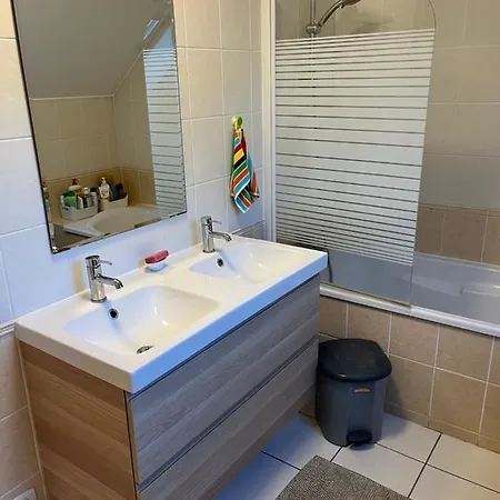 Dans Maison Familiale Couette-café